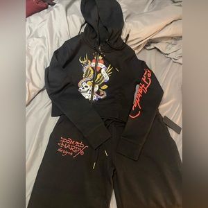 Ed Hardy Sweatsuit MediumTop fits like a small , LargeBottom fits like a medium
